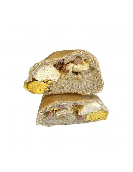 Pagnuttiello napoletano condito con uova sode, salumi e formaggi