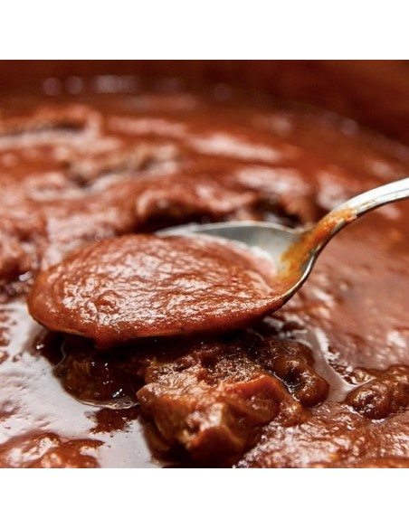 La vera tradizione del ragù napoletano di sapori campani